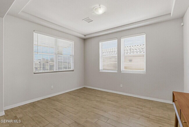 Building Photo - 7509 Enchanted Pk Dr