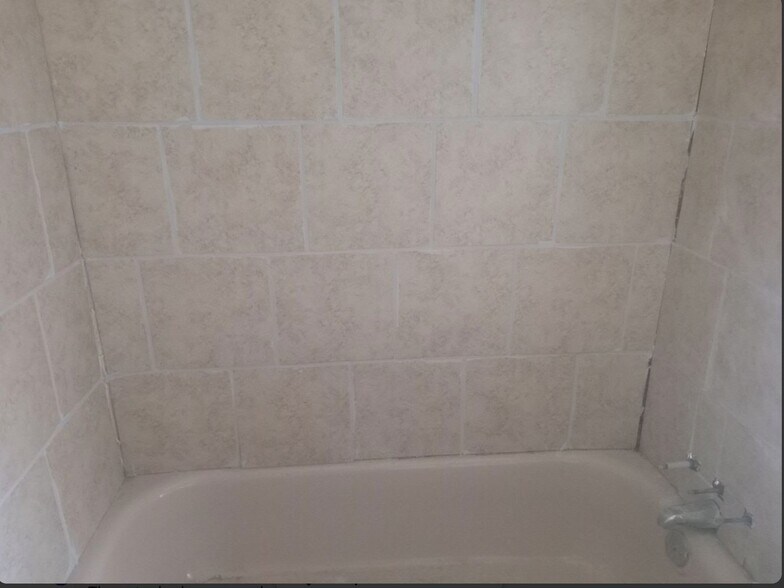 Building Photo - 563 N 24th St