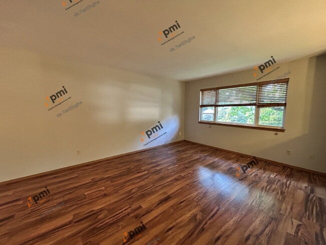 Building Photo - 5531 Mulberry Ave