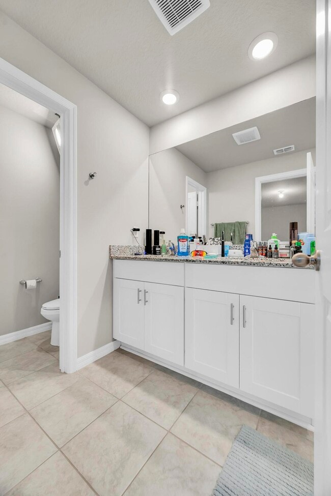 Building Photo - 3550 San Bernardino Wy