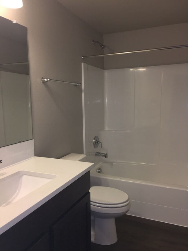 Building Photo - 3 Bedroom / 2 Bathroom Home in SW Redmond