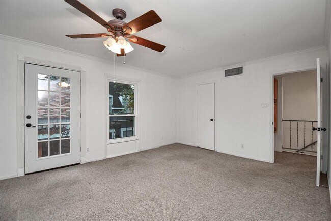 Building Photo - 11525 Burdine St