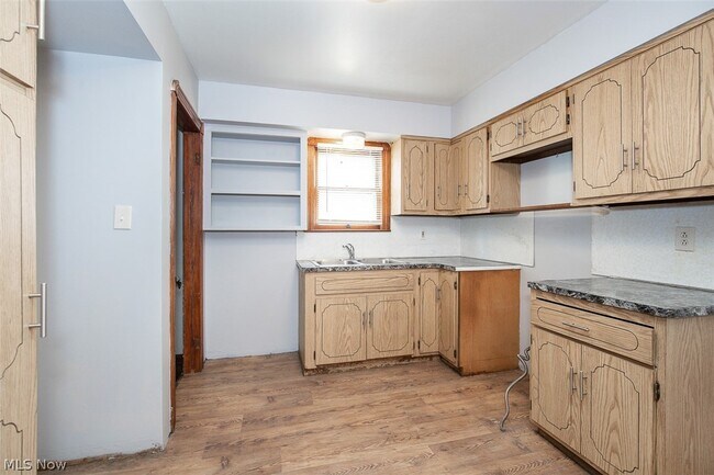 Building Photo - 12010 Longmead Ave