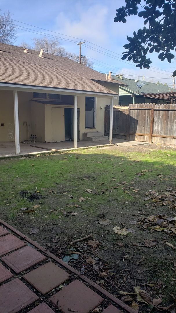 Building Photo - 3110 Oak St