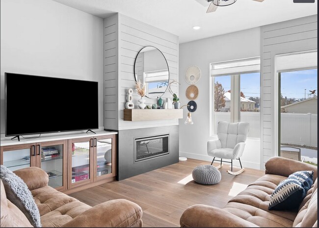 Building Photo - GORGEOUS Sandy Home!!!