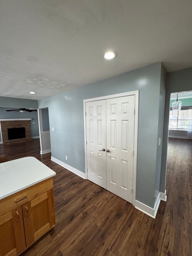 Building Photo - 1449 Berkshire Dr
