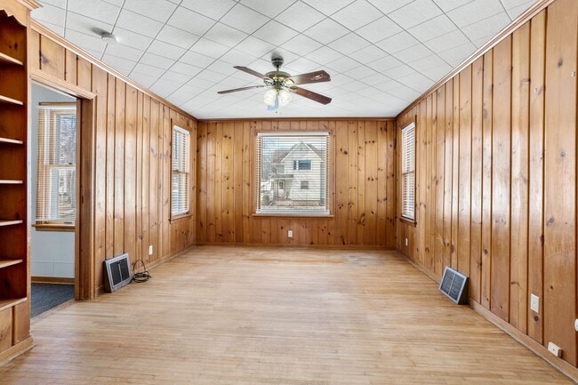 Building Photo - 120 W 5th St