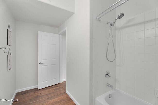 Building Photo - 7401 W Arrowhead Clubhouse Dr