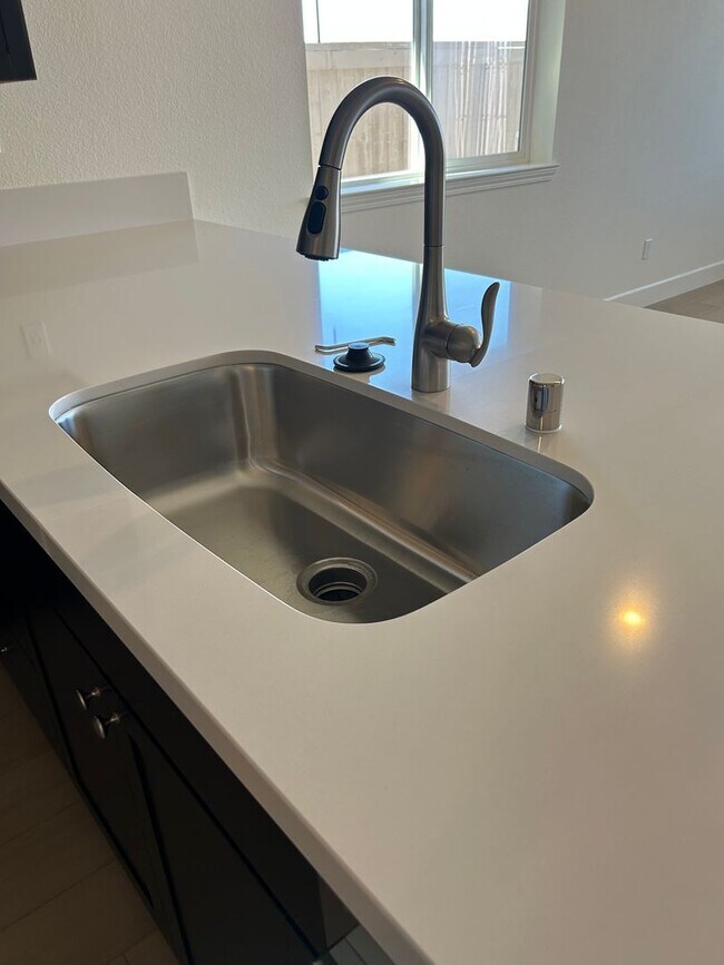 Building Photo - NEW HOME