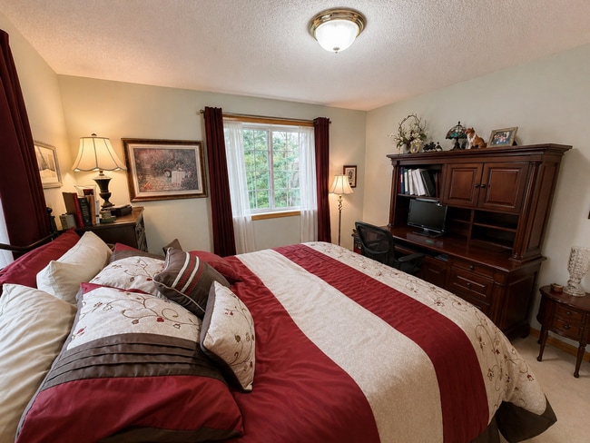 Building Photo - Stunning 2-Level Townhome with Vaulted Ceiling in Champlin!!