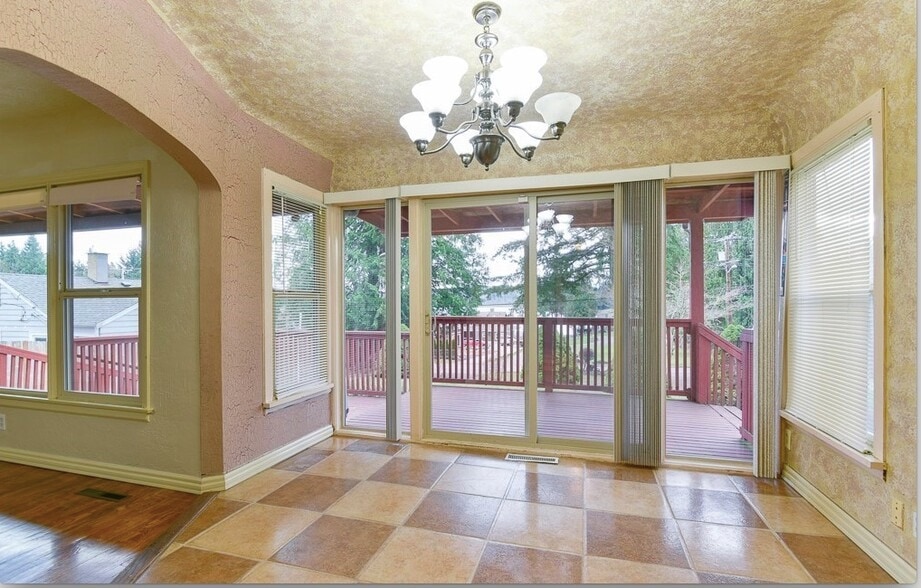 Building Photo - 1610 Northlake Way NW