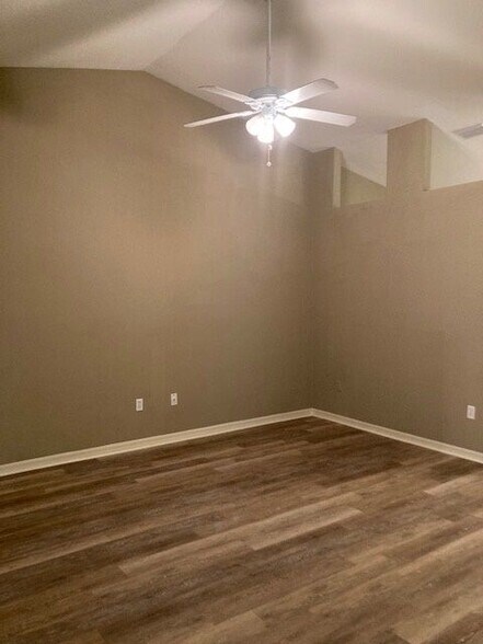 Building Photo - 6 Pony Ln