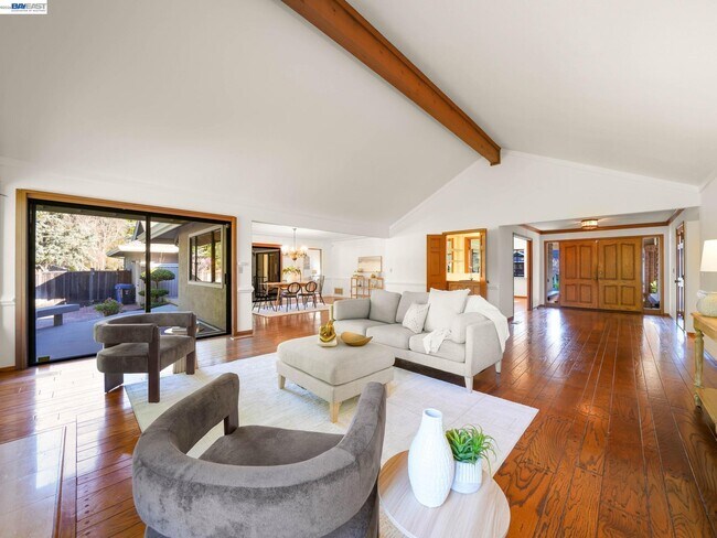 Building Photo - 261 St Paul Dr