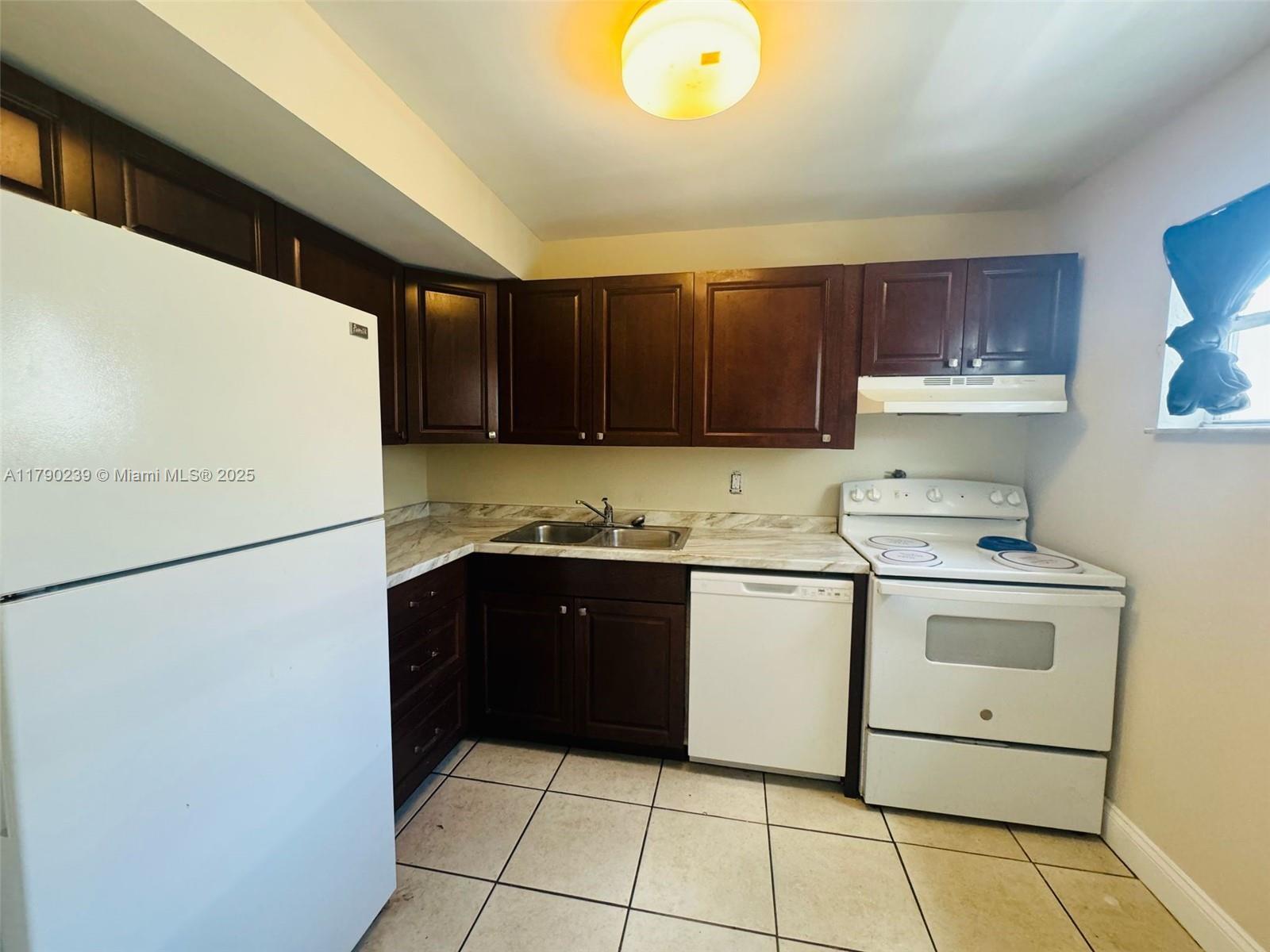 Building Photo - 4215 N University Dr