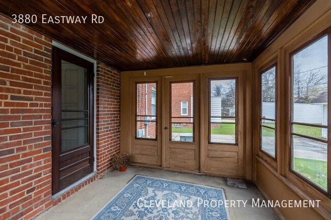 Building Photo - Large South Euclid Colonial