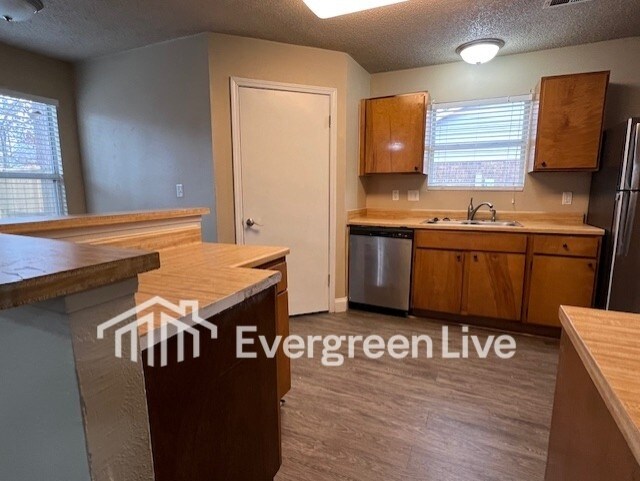 Building Photo - 203 Barrow Ct