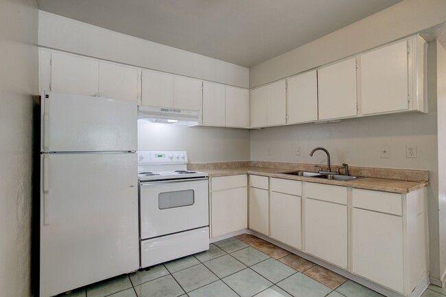 Building Photo - 7850 E Glenrosa Ave