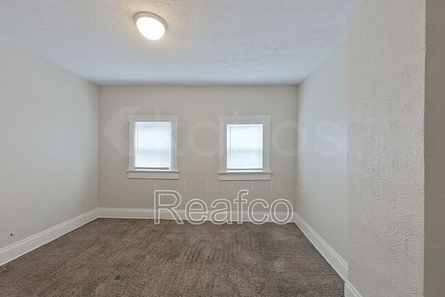 Building Photo - 966 Oakwood Ave