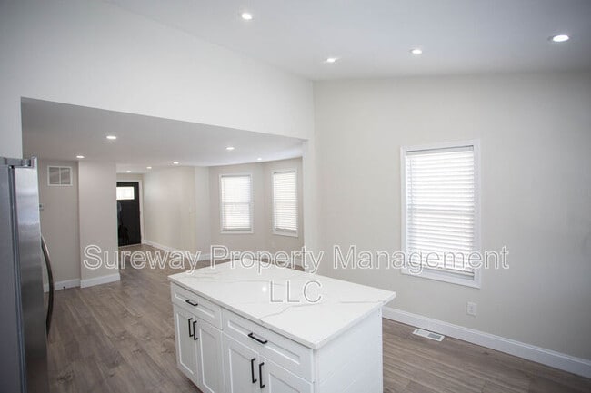 Building Photo - 200 Chestnut St