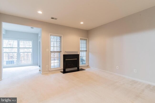 Building Photo - 21927 Windy Oaks Square