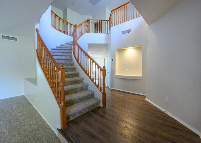 Building Photo - 2521 W Tumbleweed Dr