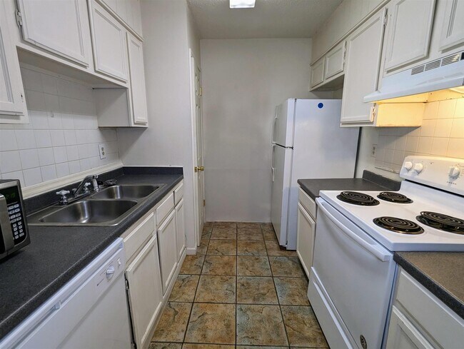 Building Photo - 7002 Lanier Dr