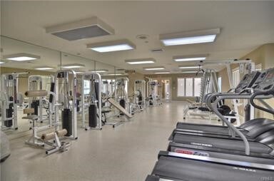 Building Photo - 240 Nice Ln