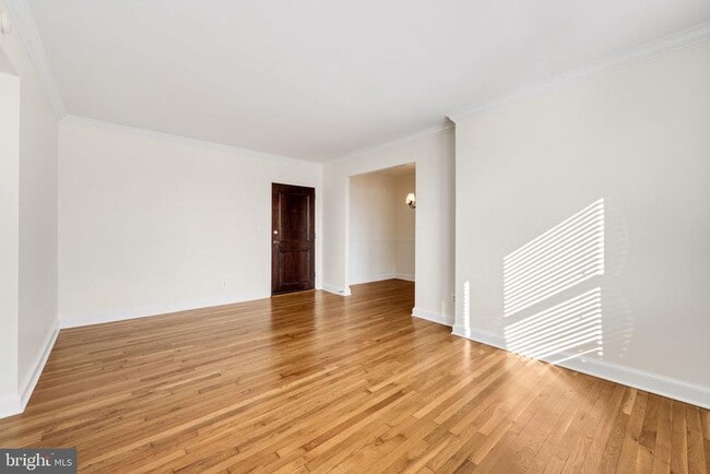 Building Photo - 922 S Washington St