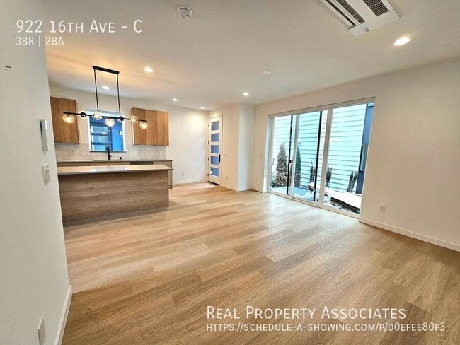 Building Photo - 922 16th Ave