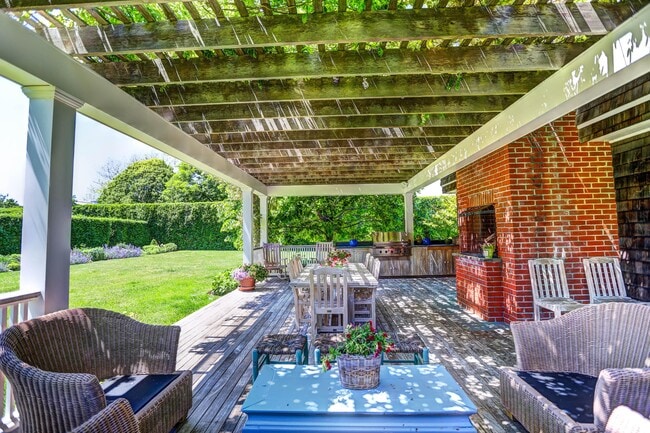 Building Photo - 16 Drew Ln