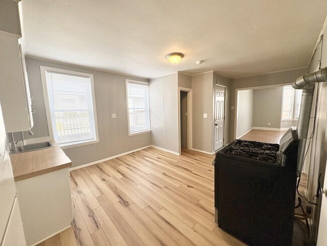 Building Photo - 181 Lincoln St