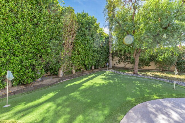 Building Photo - 35 Calle La Reina