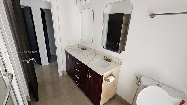 Building Photo - 8004 SW 29th St