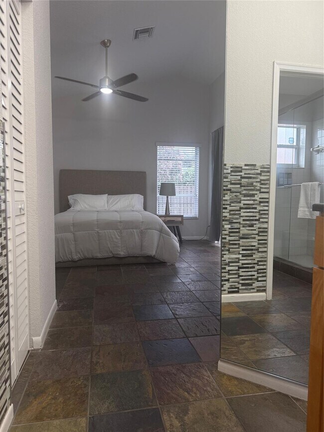 Building Photo - 607 SW 15th St