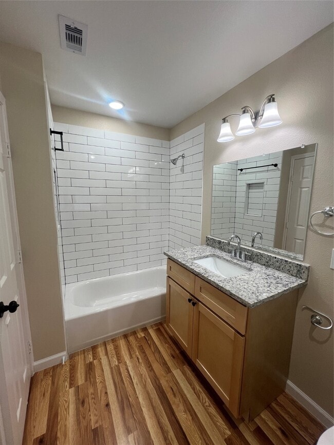 Building Photo - 7613 Lady St