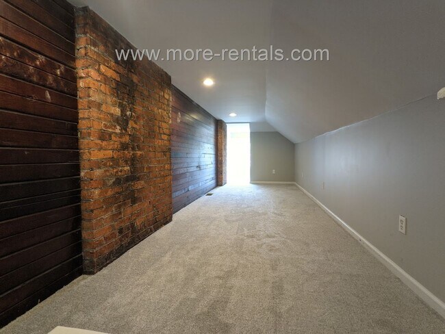 Building Photo - 579-81 Gilbert St