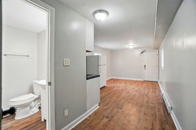 Building Photo - 39 Wuest St