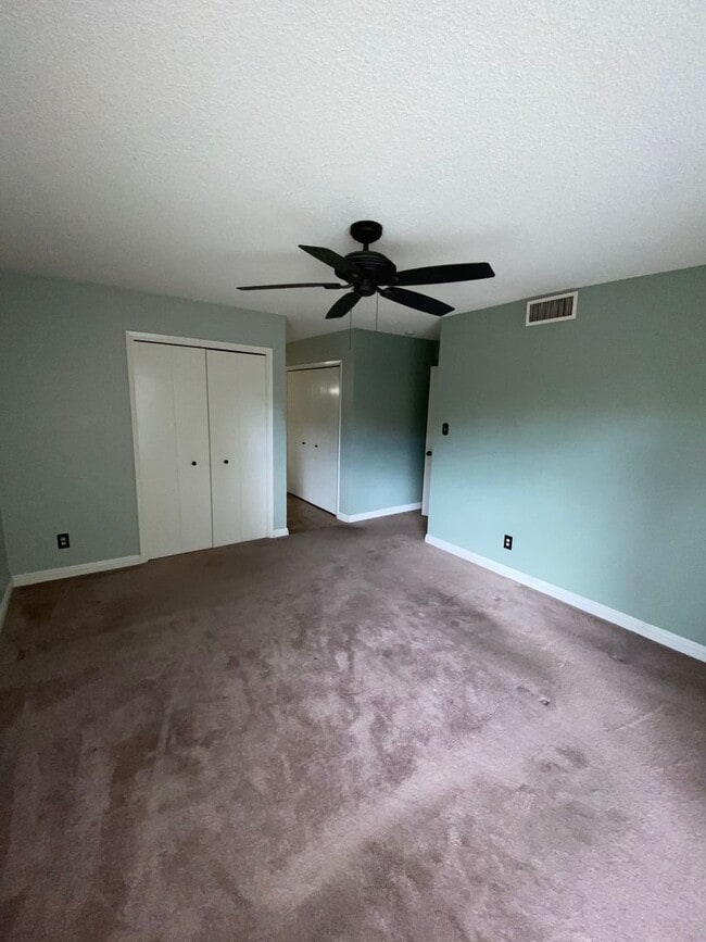 Building Photo - 55 and OLDER KERN CITY 2 BED UPDATED HOME