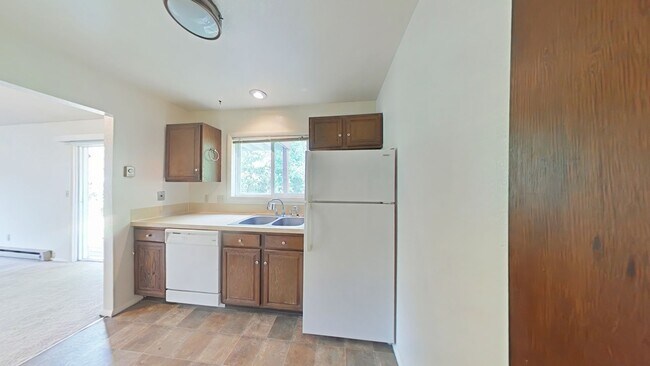 Building Photo - 2Bed 1Bath with Carport! Walk to MSU