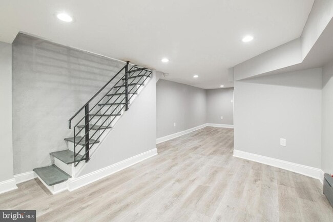 Building Photo - 5005 Hawthorne St