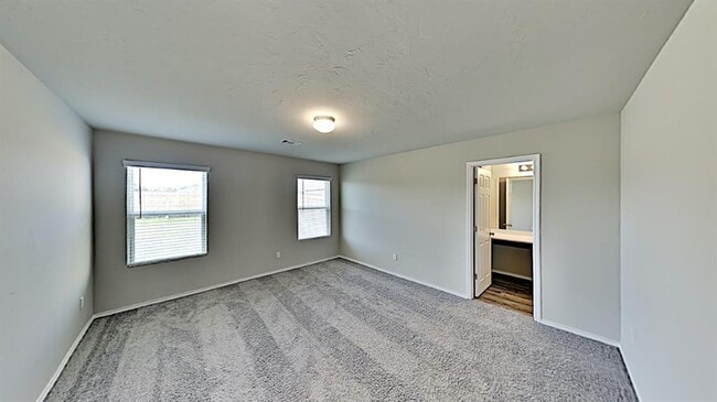 Building Photo - 309 Blue Dr