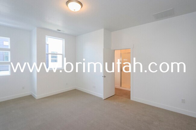 Building Photo - 9204 S. Holiday Bowl Court