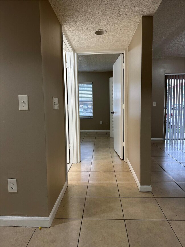 Building Photo - 5590 NW 61st St