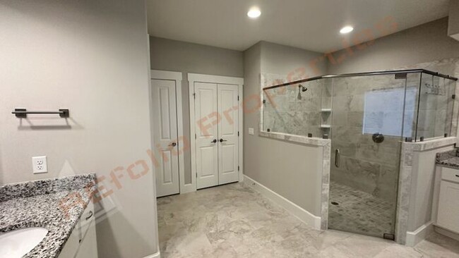 Building Photo - Amazing 4 Bedroom, 3.5 Bathroom House with...