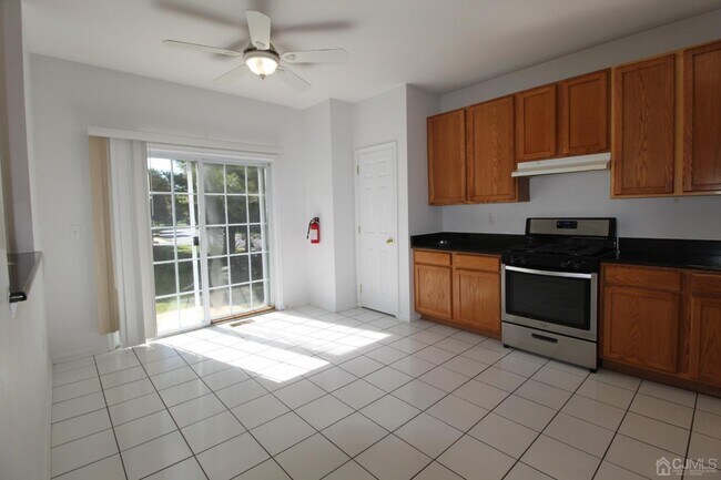 Building Photo - 27 Pin Oak Dr