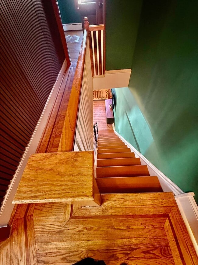 Building Photo - SPACIOUS & MODERN 3 BED/2.5 BA HOUSE w/ AC-Inlaid HARDWOOD Flooring-WASHER/DRYER & Rear PATIO in ...