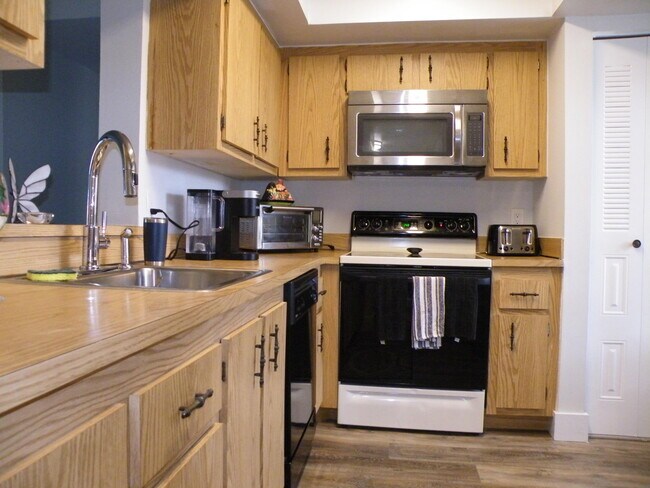 Building Photo - 15 Willowbrook Ln