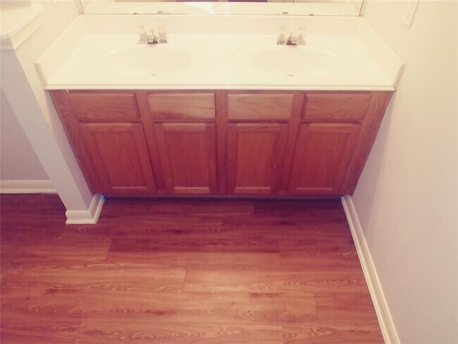 Building Photo - 211 Wild Buffalo Dr