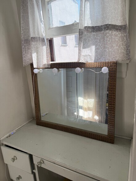 Building Photo - 731 Cochran Ave