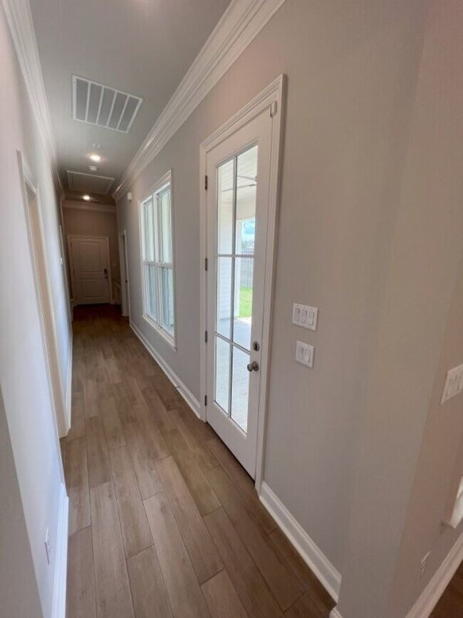 Building Photo - Beautiful 4-Bedroom Home in The Magnificen...